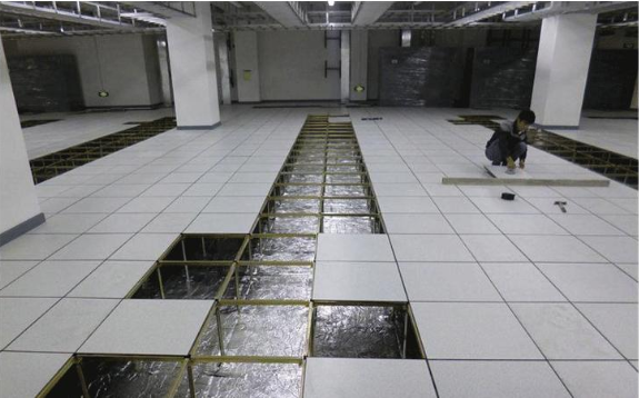 ���̰���